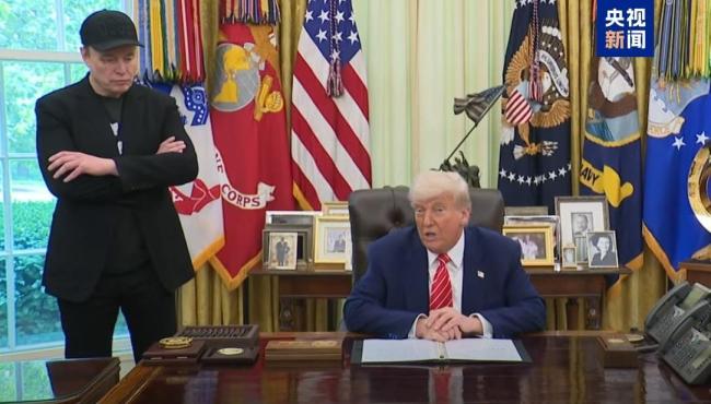 特朗普回应马斯克抨击“大而美”法案 威胁审查政府合同